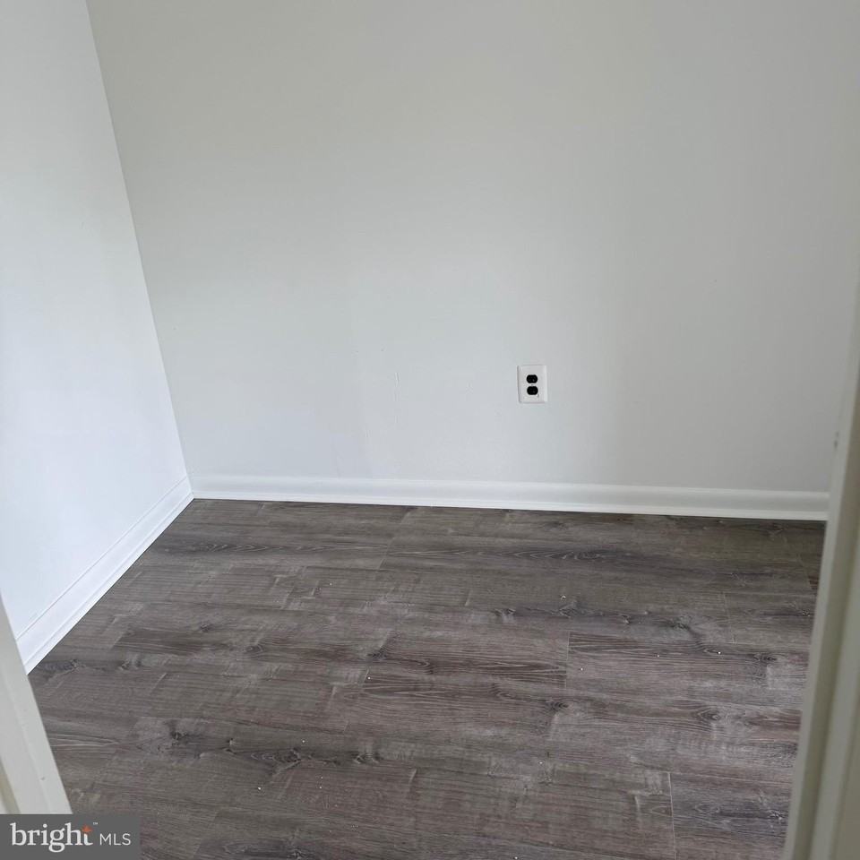 515 N York Rd #9E - Photo 3 of 4
