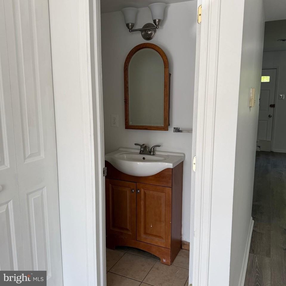 515 N York Rd #9E - Photo 4 of 4