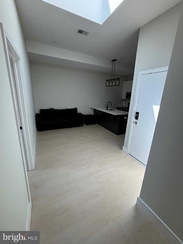 1809 W Master St #3 - Photo 4 of 16