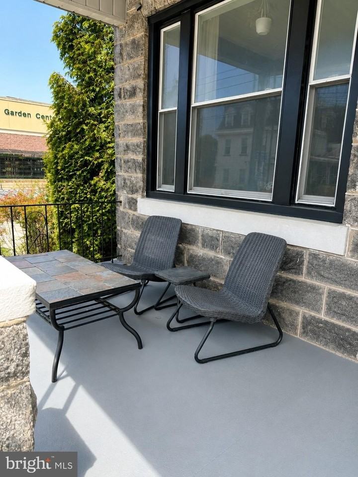 5547 Ridge Ave - Photo 4 of 50