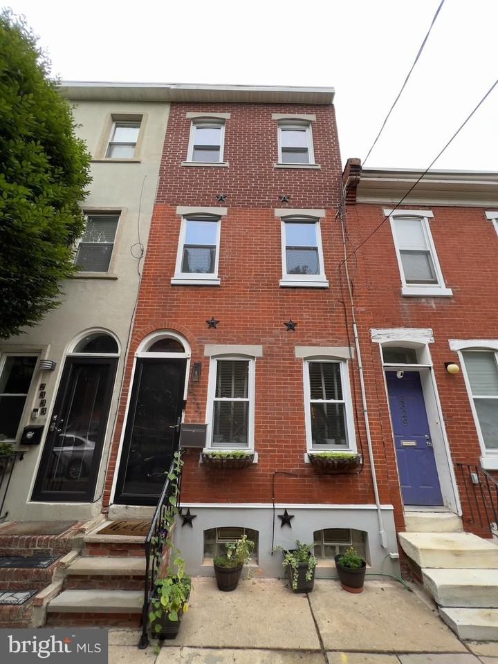 2331 Montrose St - Photo 2 of 50