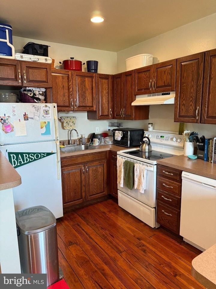 1723 Pine St #4 - Photo 3 of 16