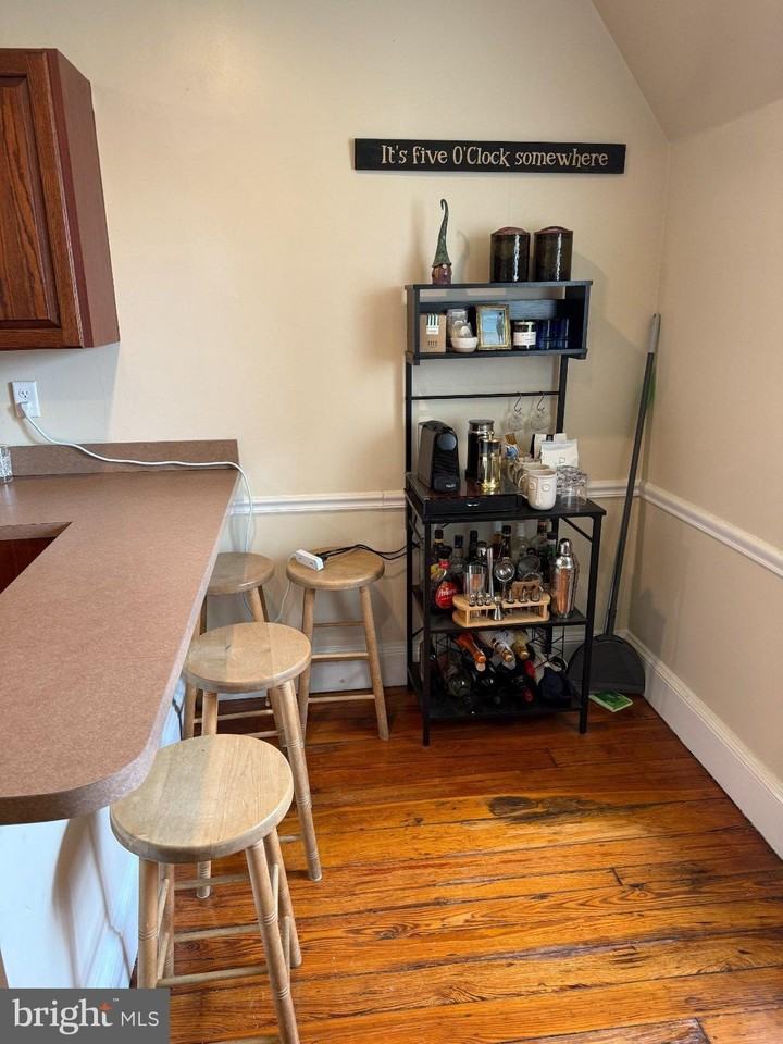 1723 Pine St #4 - Photo 4 of 16