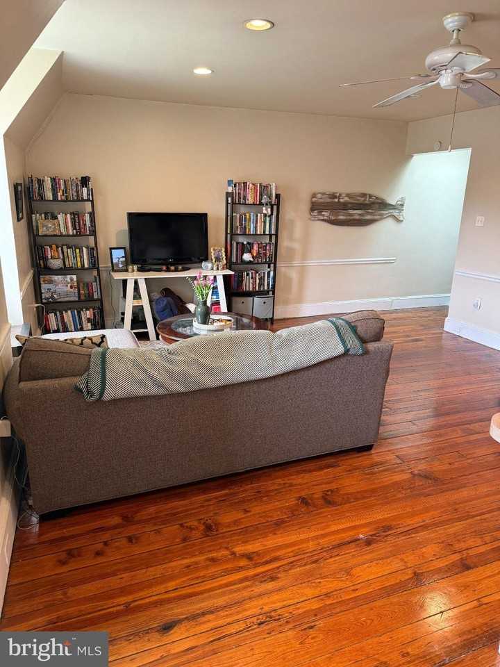 1723 Pine St #4 - Photo 5 of 16