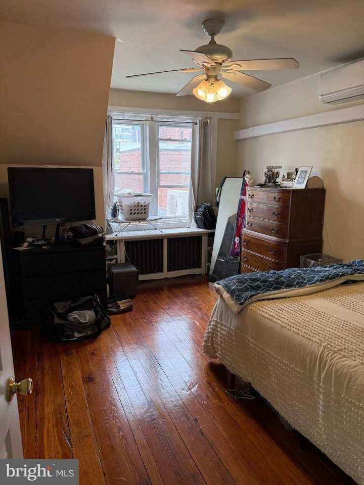 1723 Pine St #4 - Photo 6 of 16