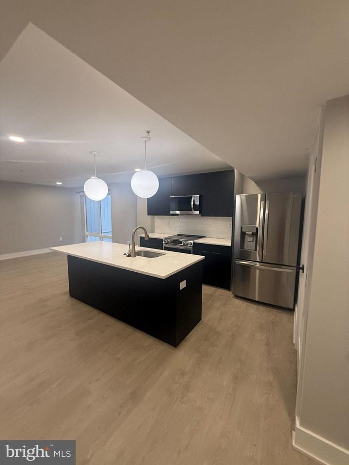 721 N 16th St #F - Photo 2 of 13