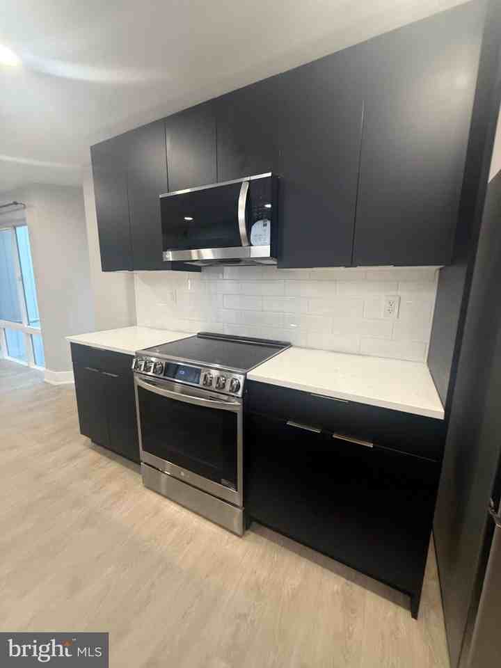721 N 16th St #F - Photo 3 of 13