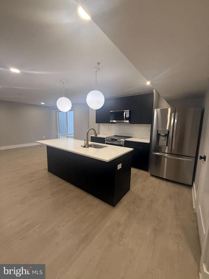 721 N 16th St #F - Photo 4 of 13