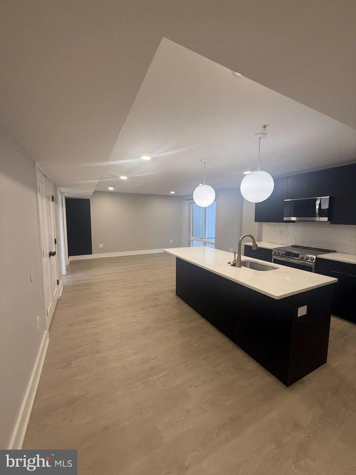 721 N 16th St #F - Photo 5 of 13