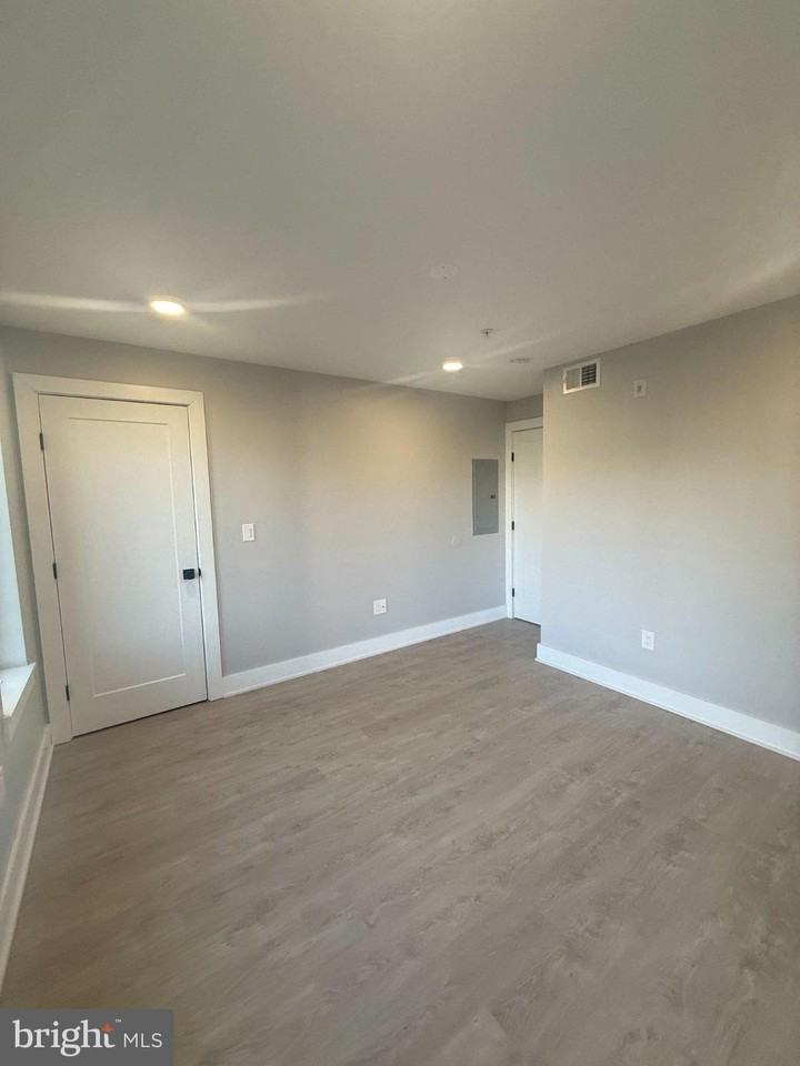 721 N 16th St #F - Photo 7 of 13