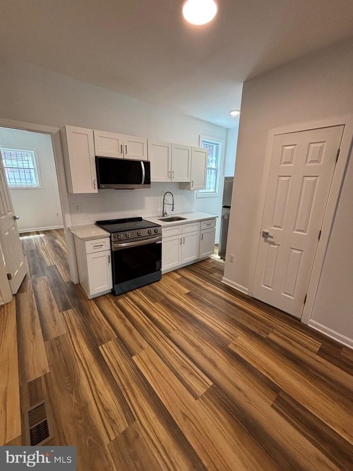 4854 Brown St - Photo 7 of 22