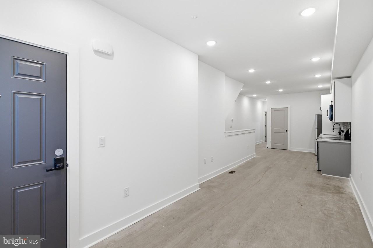 2116 N 7th St #A - Photo 3 of 19