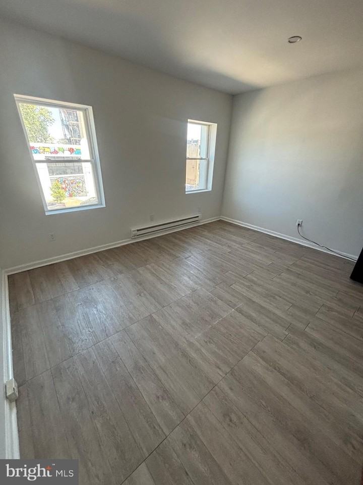 4550 Wayne Ave - Photo 3 of 11