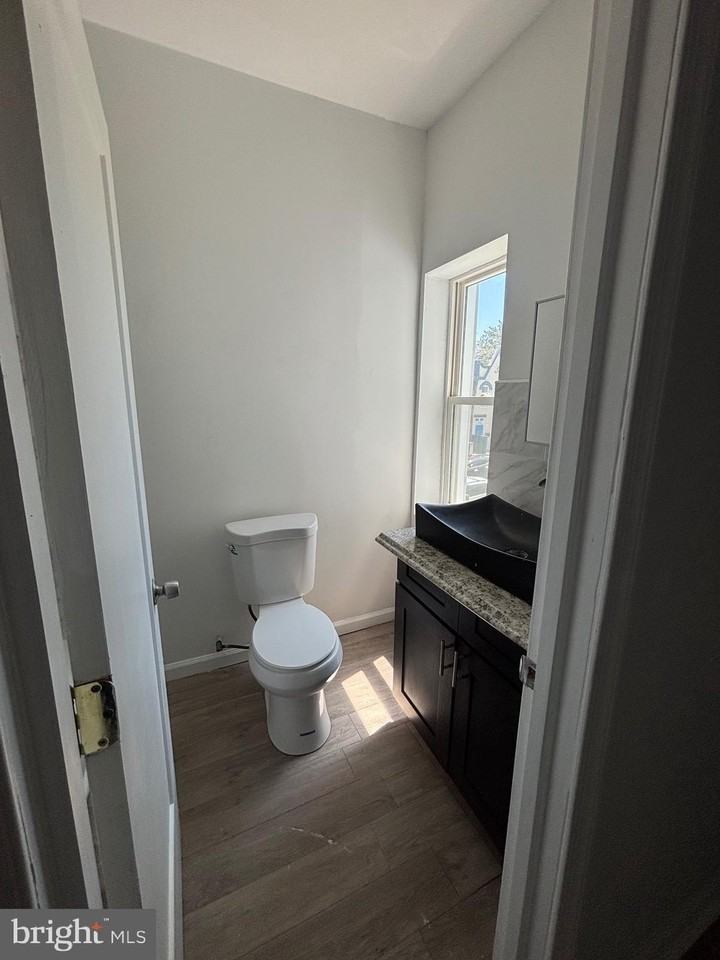 4550 Wayne Ave - Photo 7 of 11