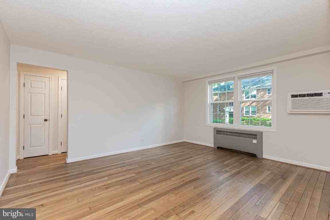 100 N George Mason Dr #100-3 - Photo 4 of 24