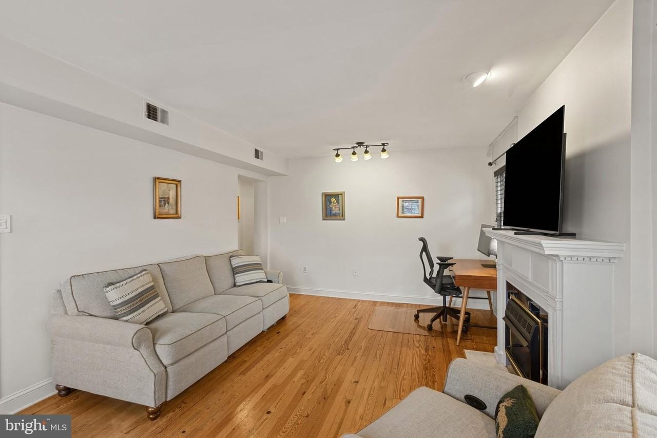 810 Queen St #4 - Photo 6 of 28