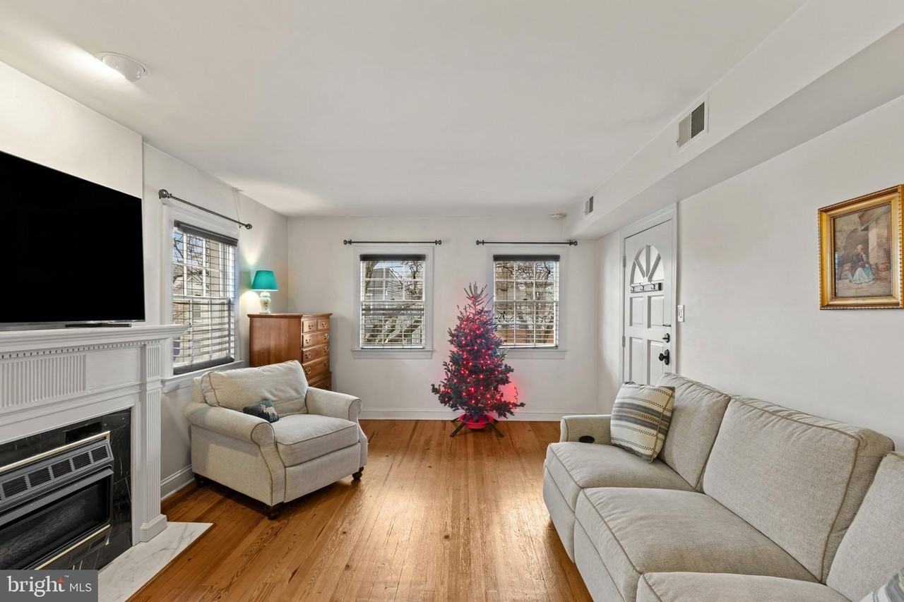 810 Queen St #4 - Photo 7 of 28