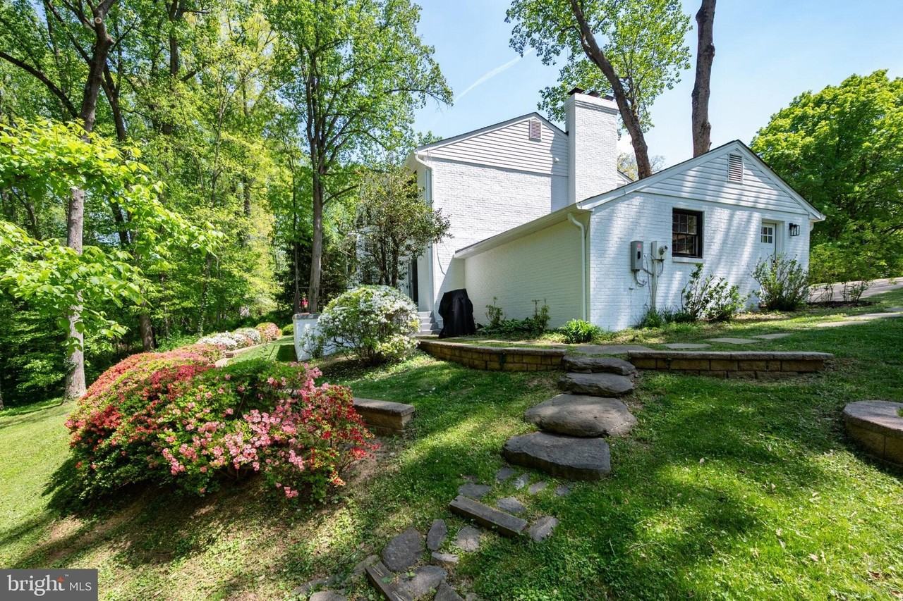 1554 Forest Villa Ln - Photo 2 of 50