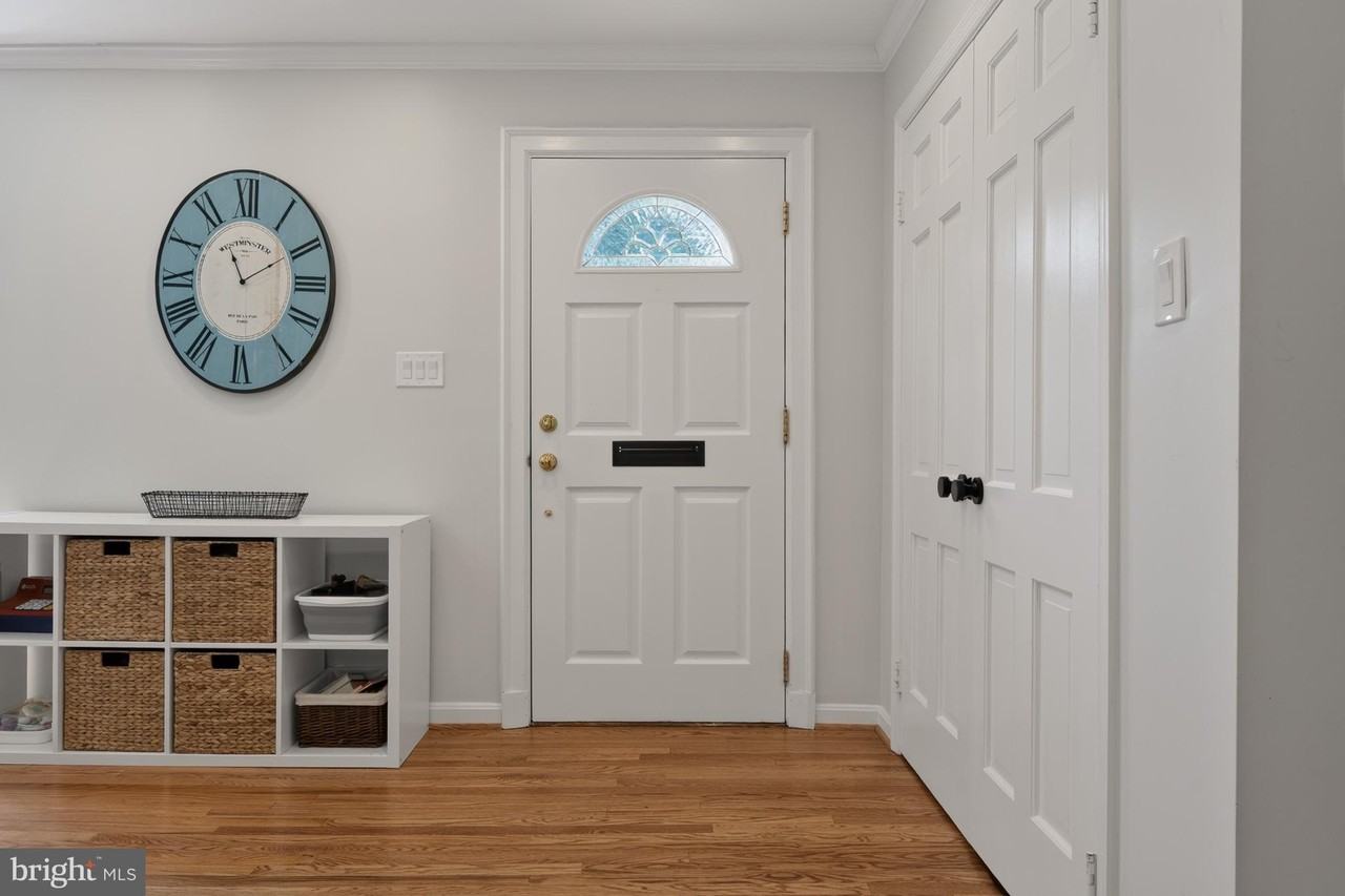 1554 Forest Villa Ln - Photo 5 of 50