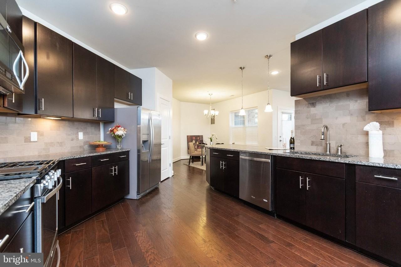 2903 Bleeker St #5-101 - Photo 3 of 37