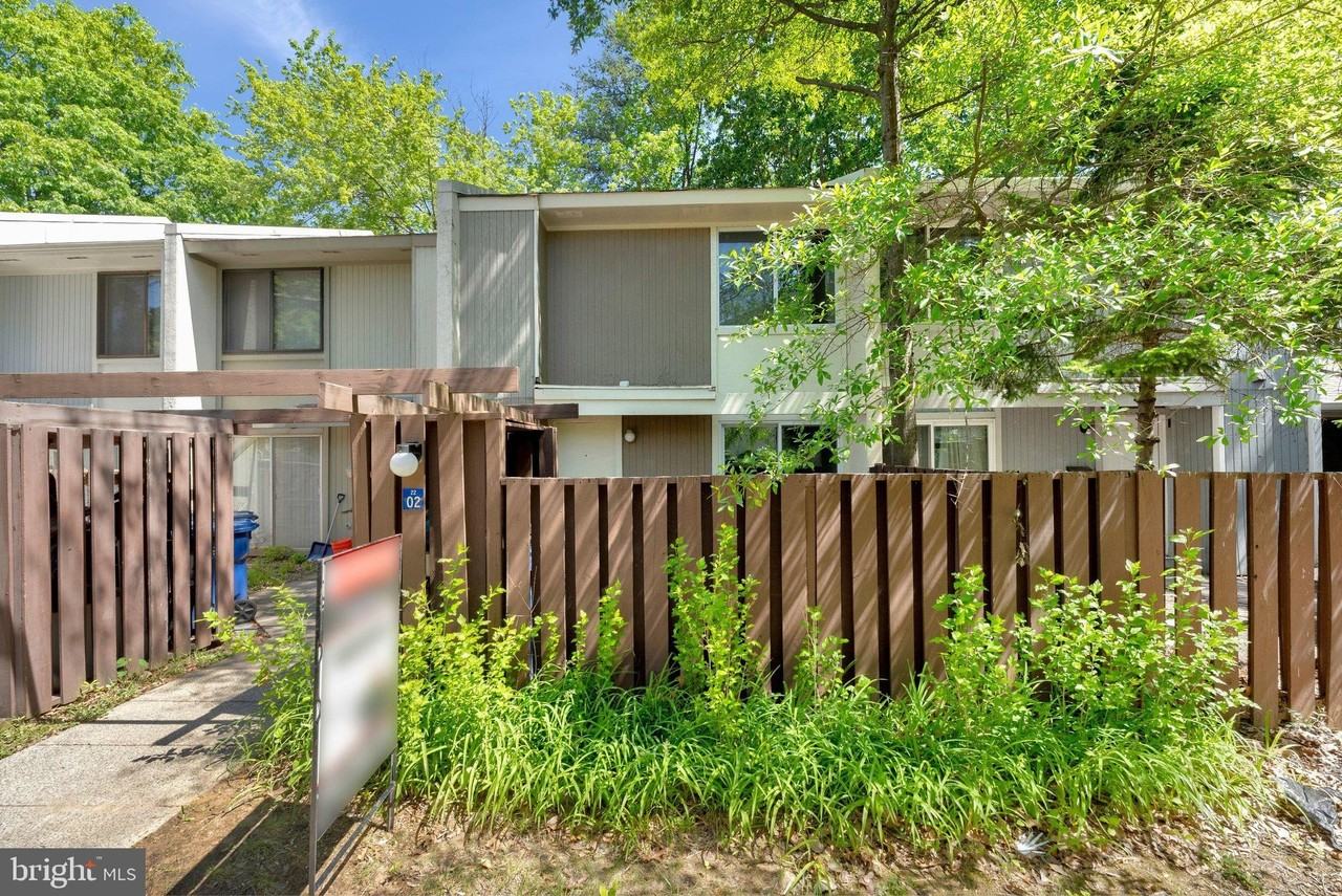 2202 Southgate Sq - Photo 2 of 22