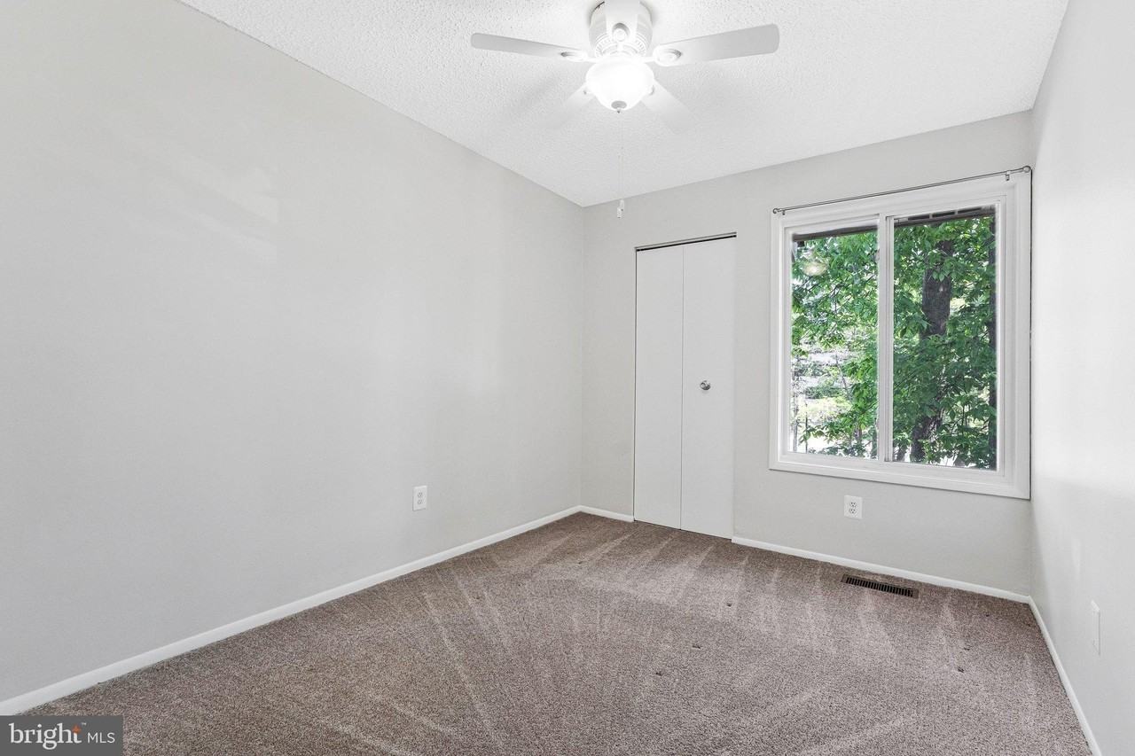2202 Southgate Sq - Photo 3 of 22