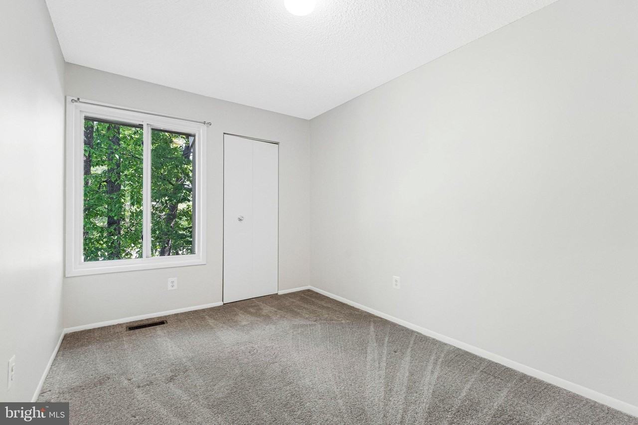 2202 Southgate Sq - Photo 4 of 22