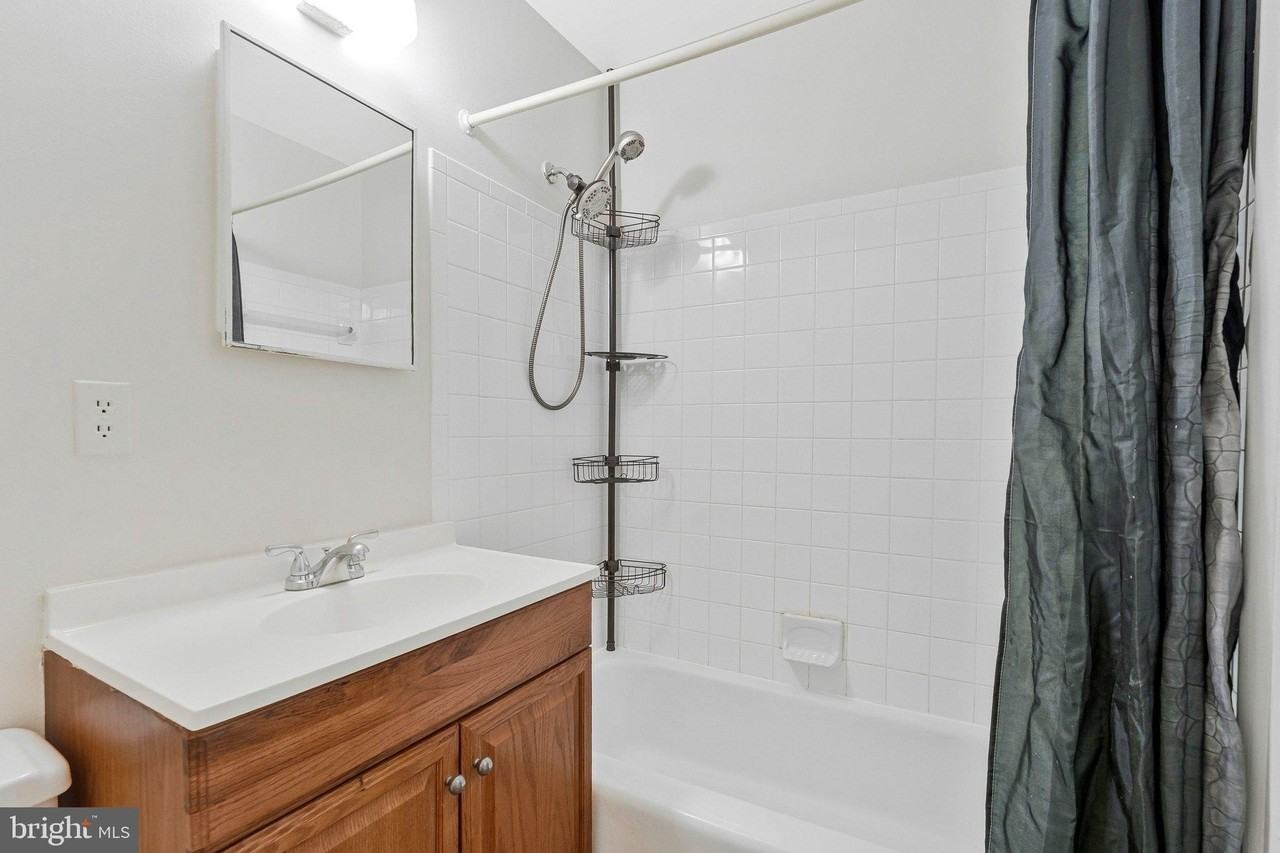 2202 Southgate Sq - Photo 5 of 22