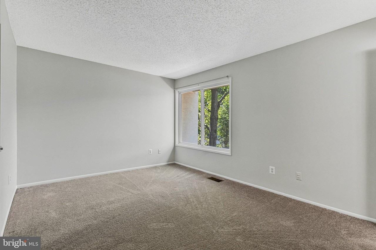 2202 Southgate Sq - Photo 6 of 22