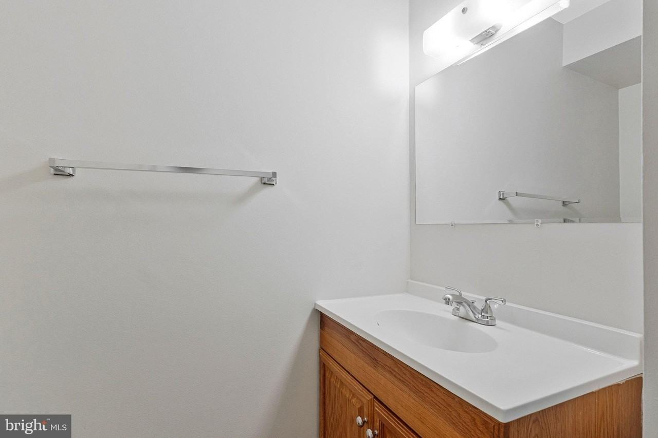 2202 Southgate Sq - Photo 7 of 22
