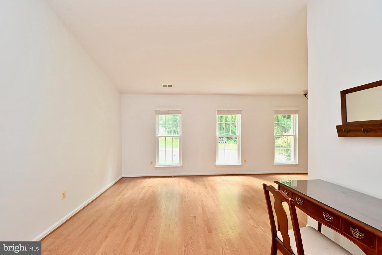 10048 Wood Sorrels Ln - Photo 6 of 42