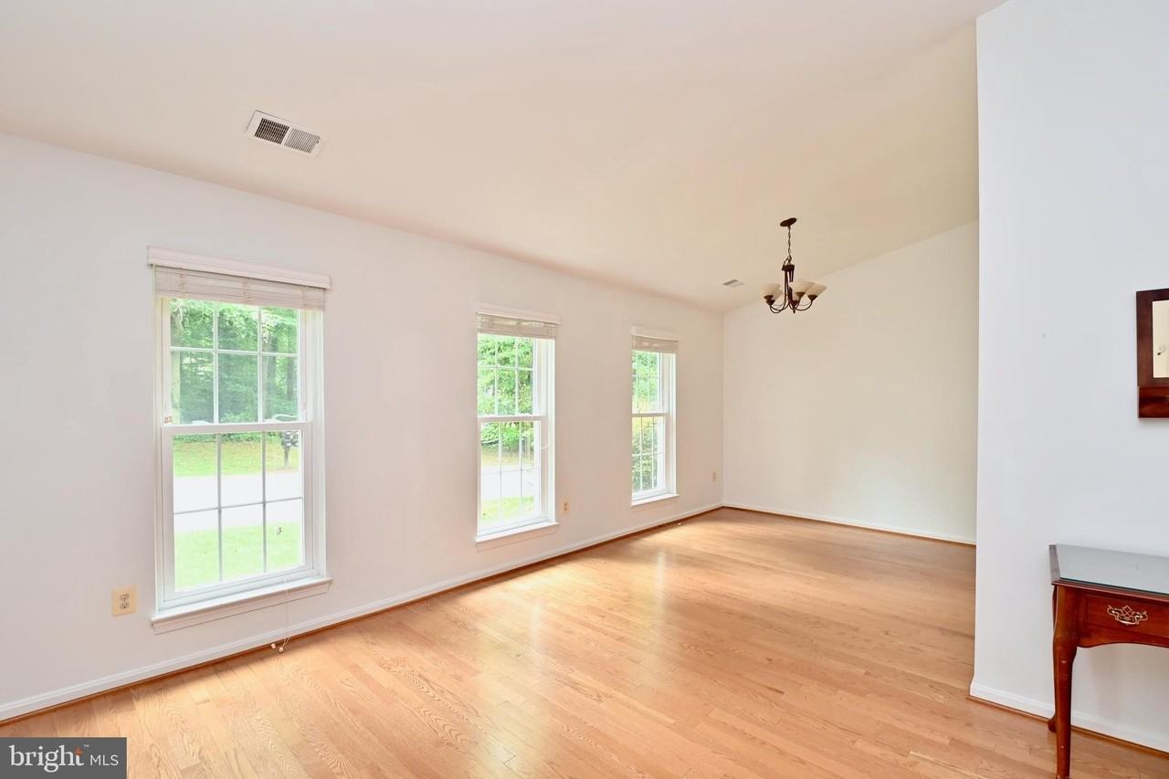 10048 Wood Sorrels Ln - Photo 7 of 42