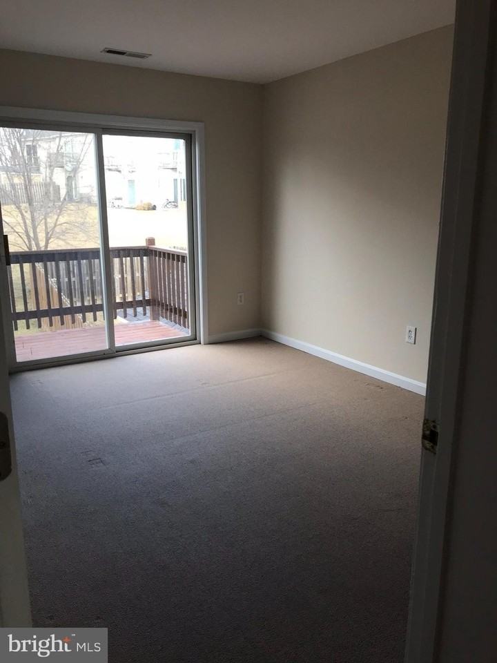 1169 Commercial Ct - Photo 6 of 22