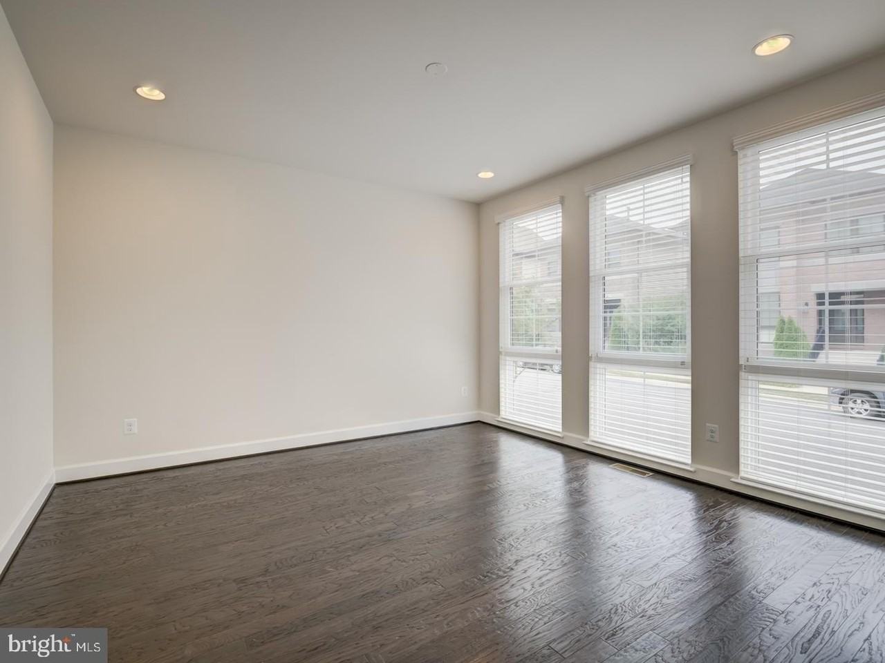20447 Codman Dr - Photo 4 of 50