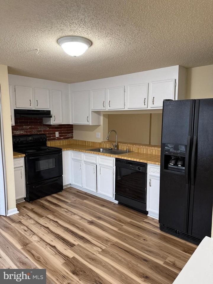 3444 Brookville Ln - Photo 3 of 28