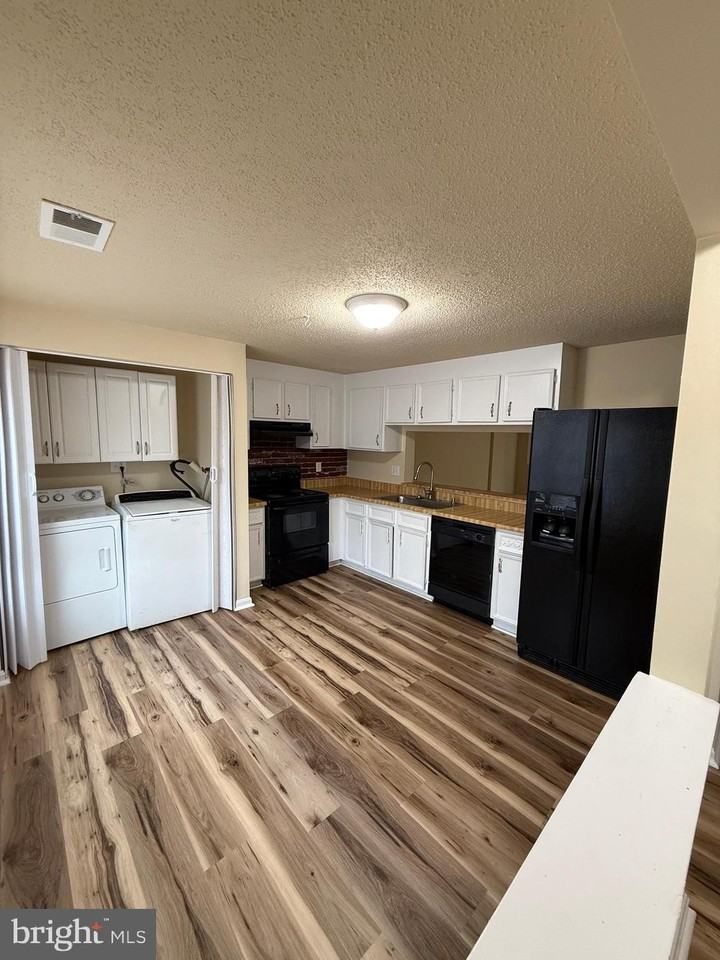 3444 Brookville Ln - Photo 4 of 28