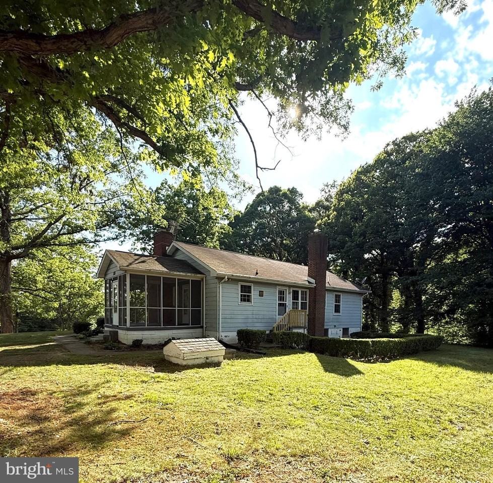 1523 Courthouse Rd - Photo 2 of 16