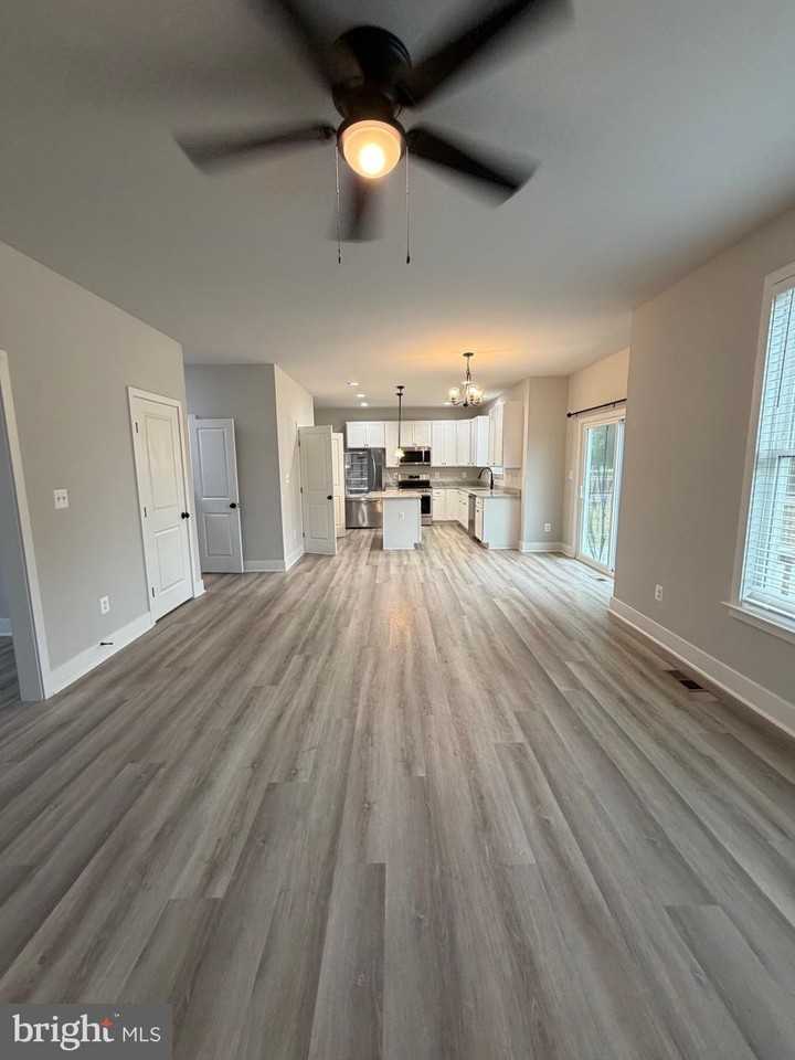 43 Lee St - Photo 2 of 16
