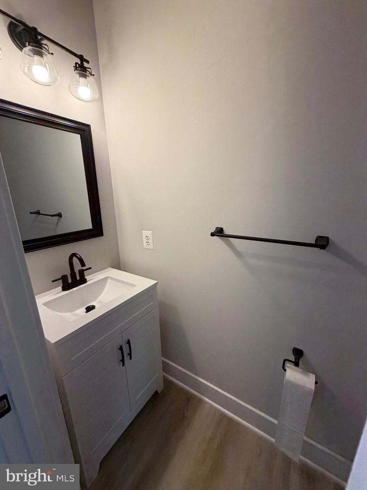 43 Lee St - Photo 5 of 16