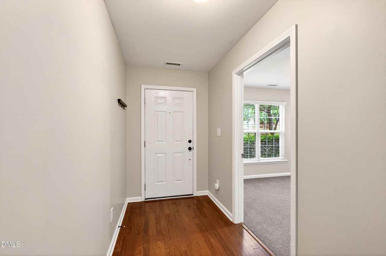 240 Michigan Ave - Photo 4 of 35