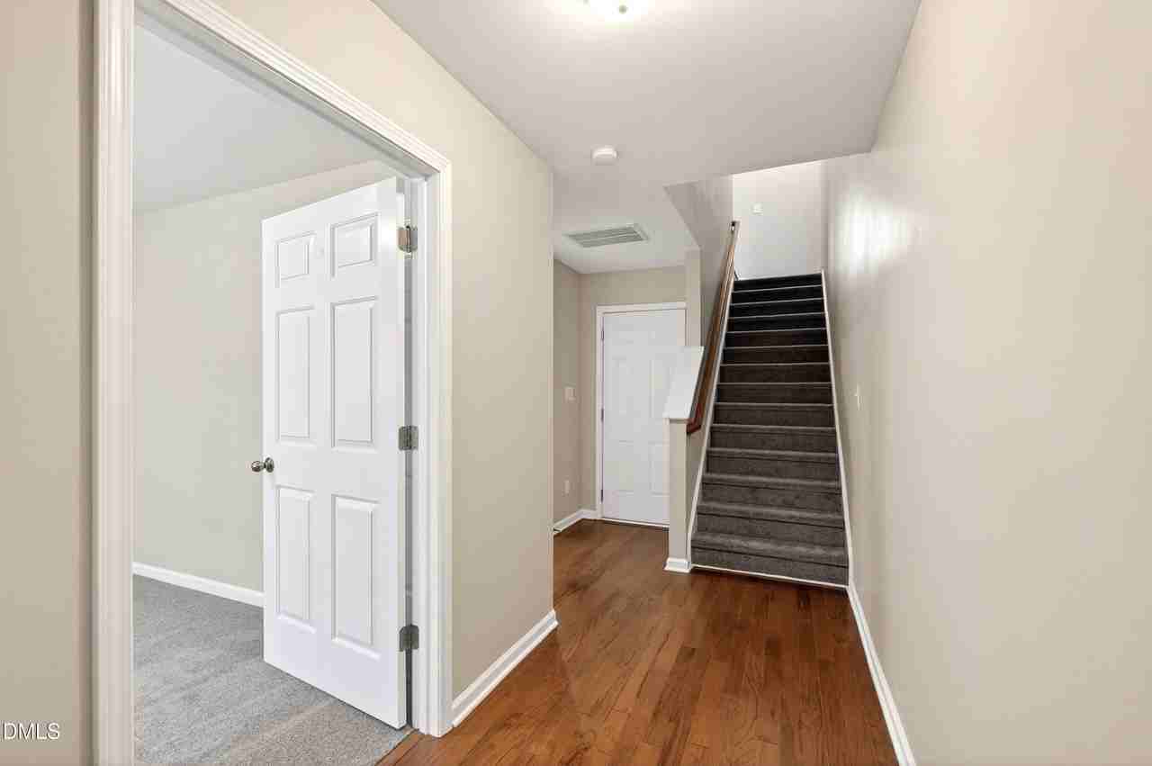 240 Michigan Ave - Photo 5 of 35