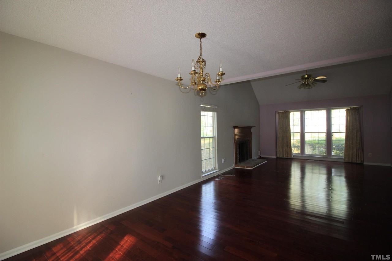 108 Foscoe Ln - Photo 3 of 44
