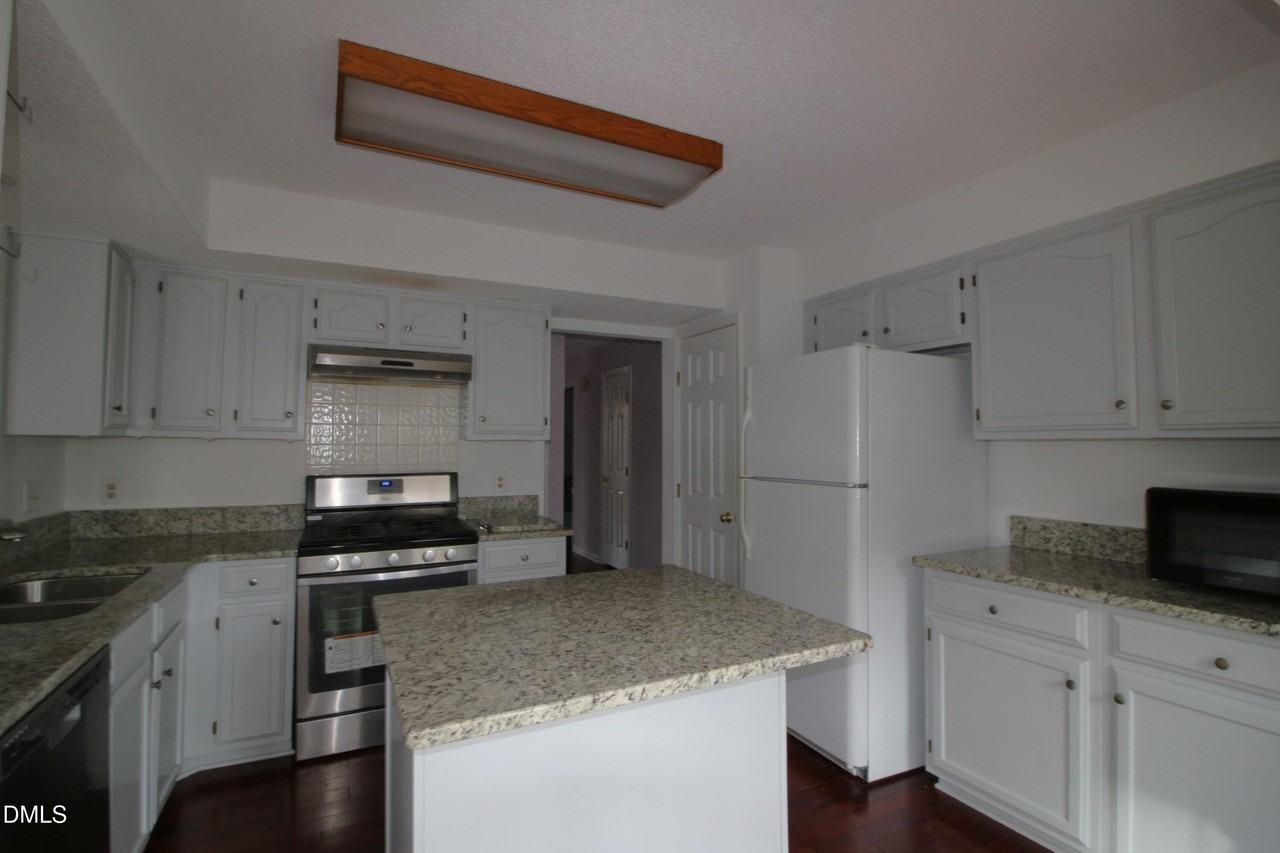 108 Foscoe Ln - Photo 5 of 44