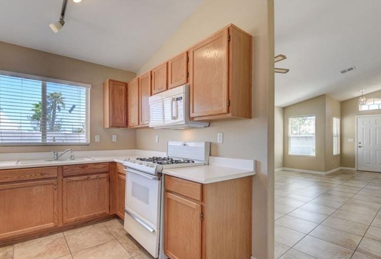 8100 W Gilmore Ave - Photo 3 of 24