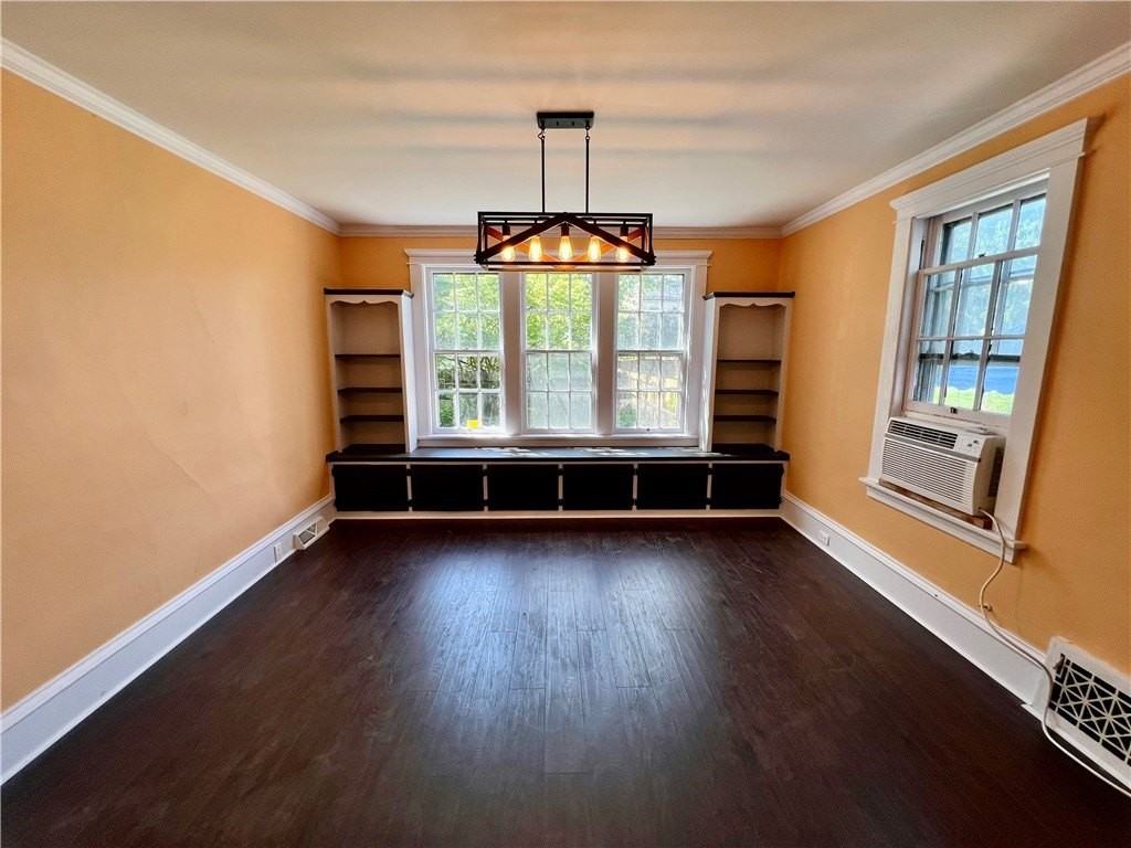 124 E Wallace Ave - Photo 4 of 12