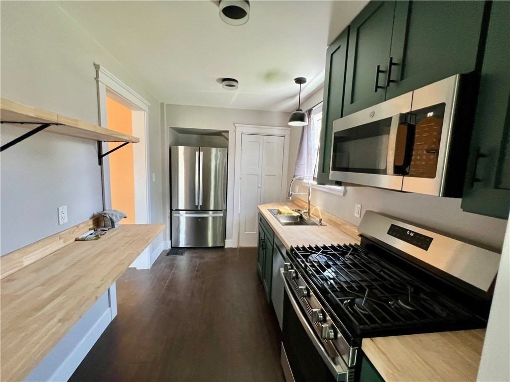 124 E Wallace Ave - Photo 6 of 12