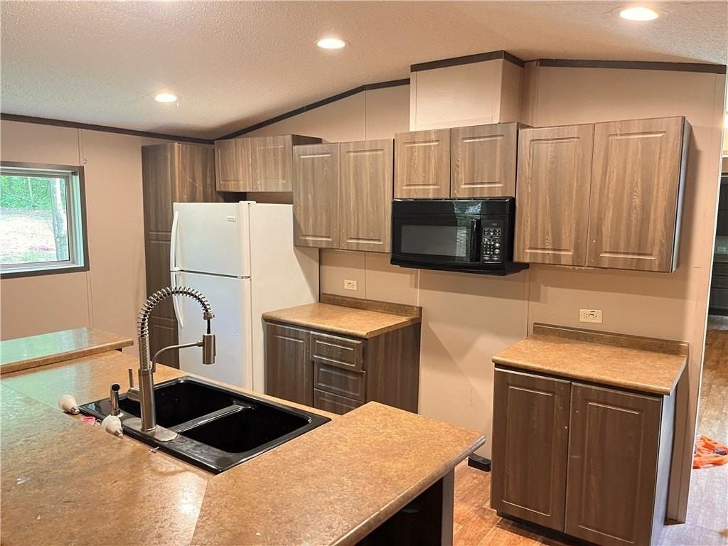 118 Spartan Dr - Photo 3 of 14