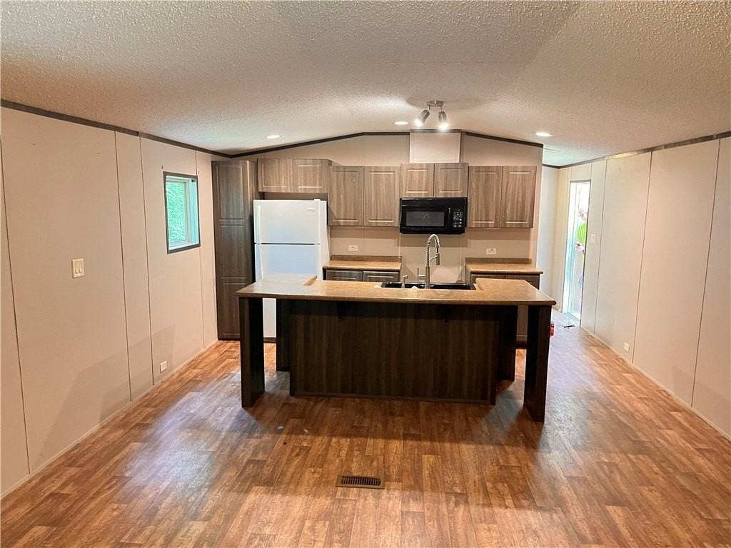 118 Spartan Dr - Photo 4 of 14