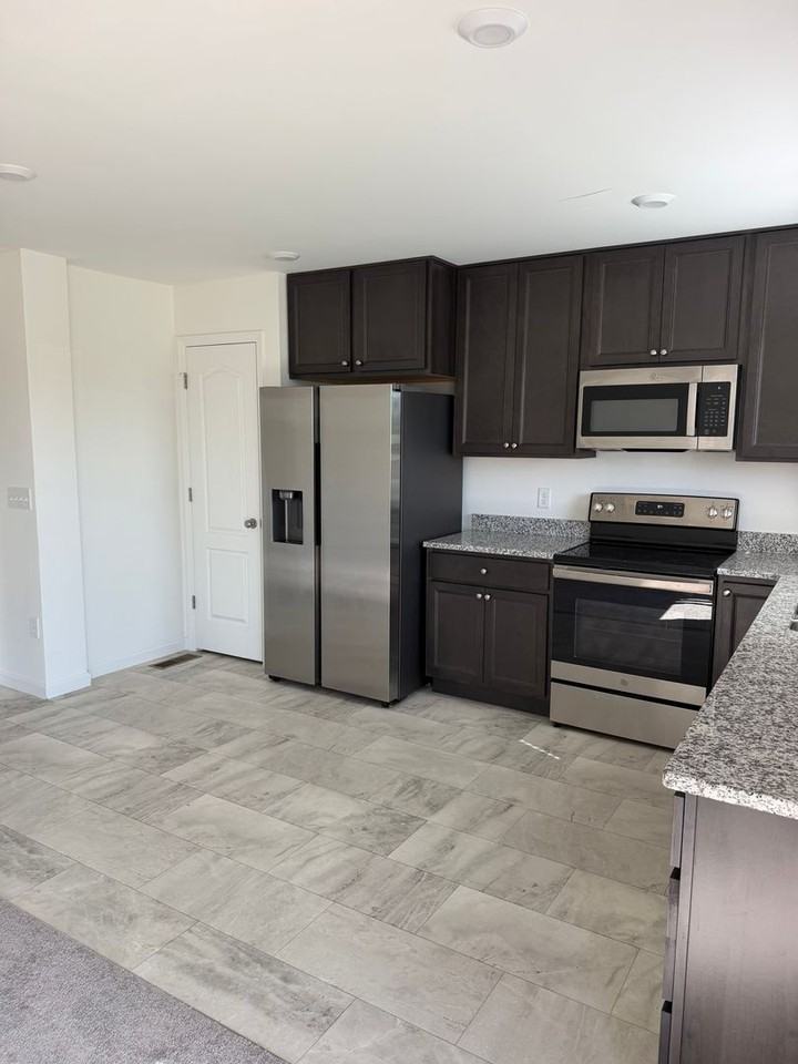 60 Mora Blvd - Photo 4 of 31