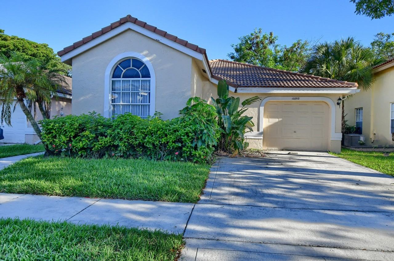 10253 Serene Meadow Dr N - Photo 2 of 50